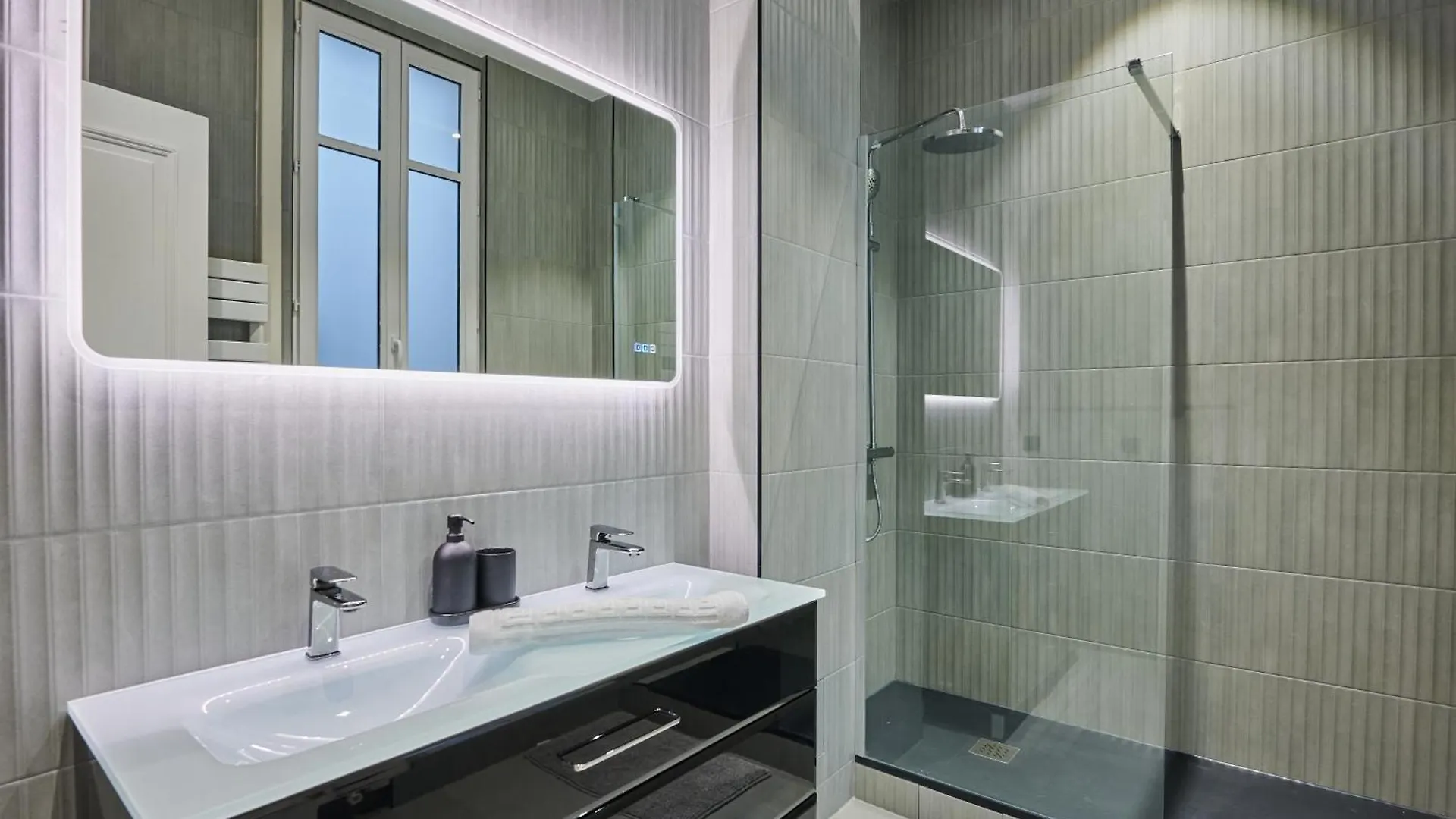 Elegant 2-Bedroom Apartment - Trocadero Párizs Franciaország