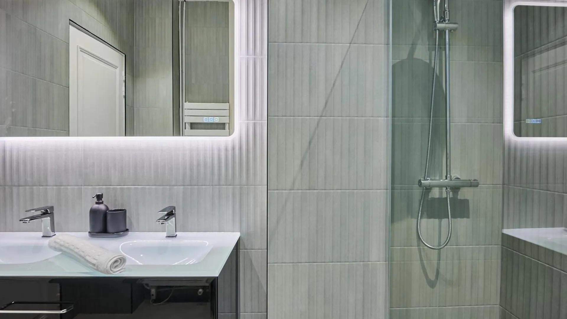Elegant 2-Bedroom Apartment - Trocadero Párizs