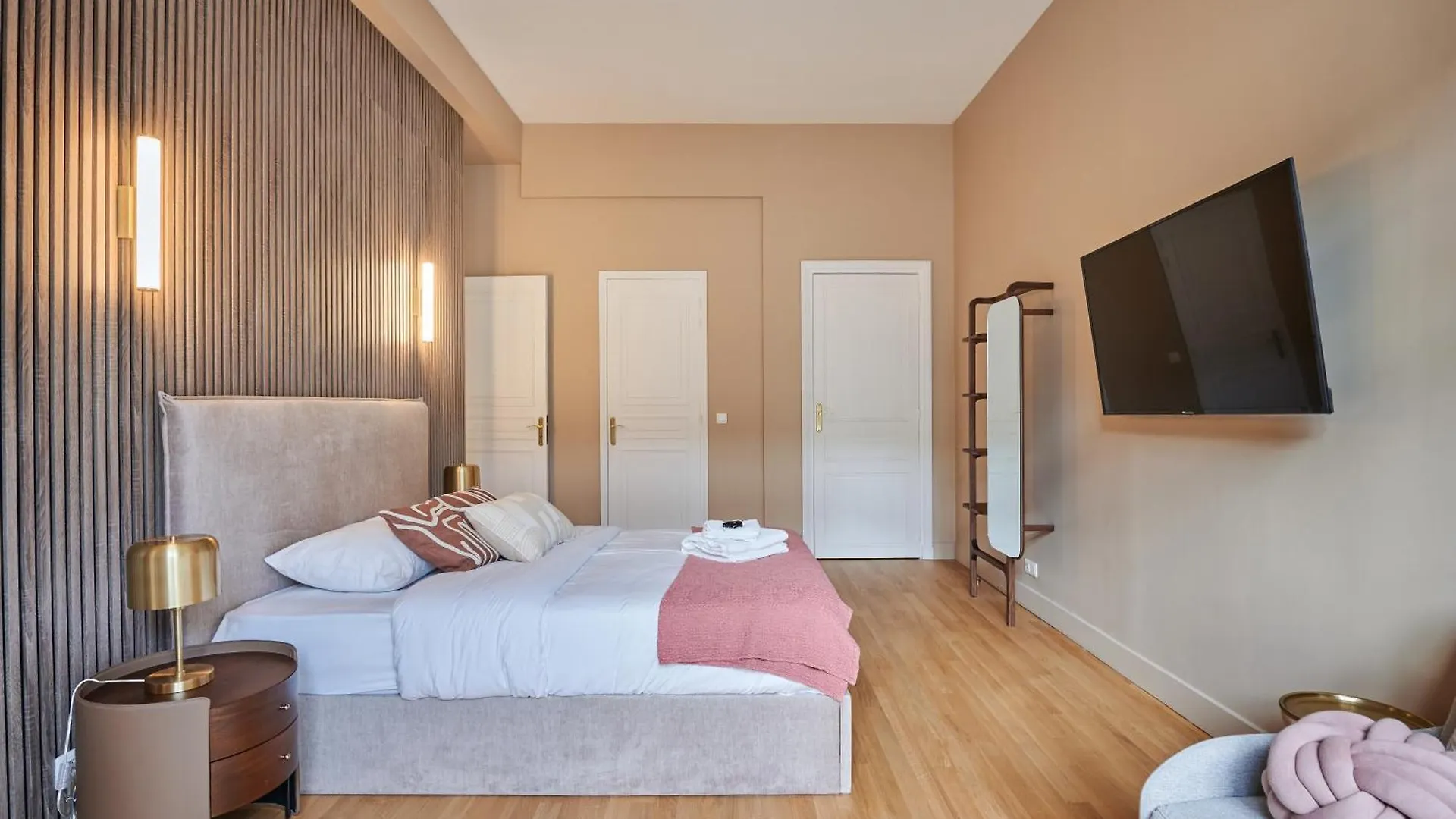 Elegant 2-Bedroom Apartment - Trocadero Paris 0*,  France