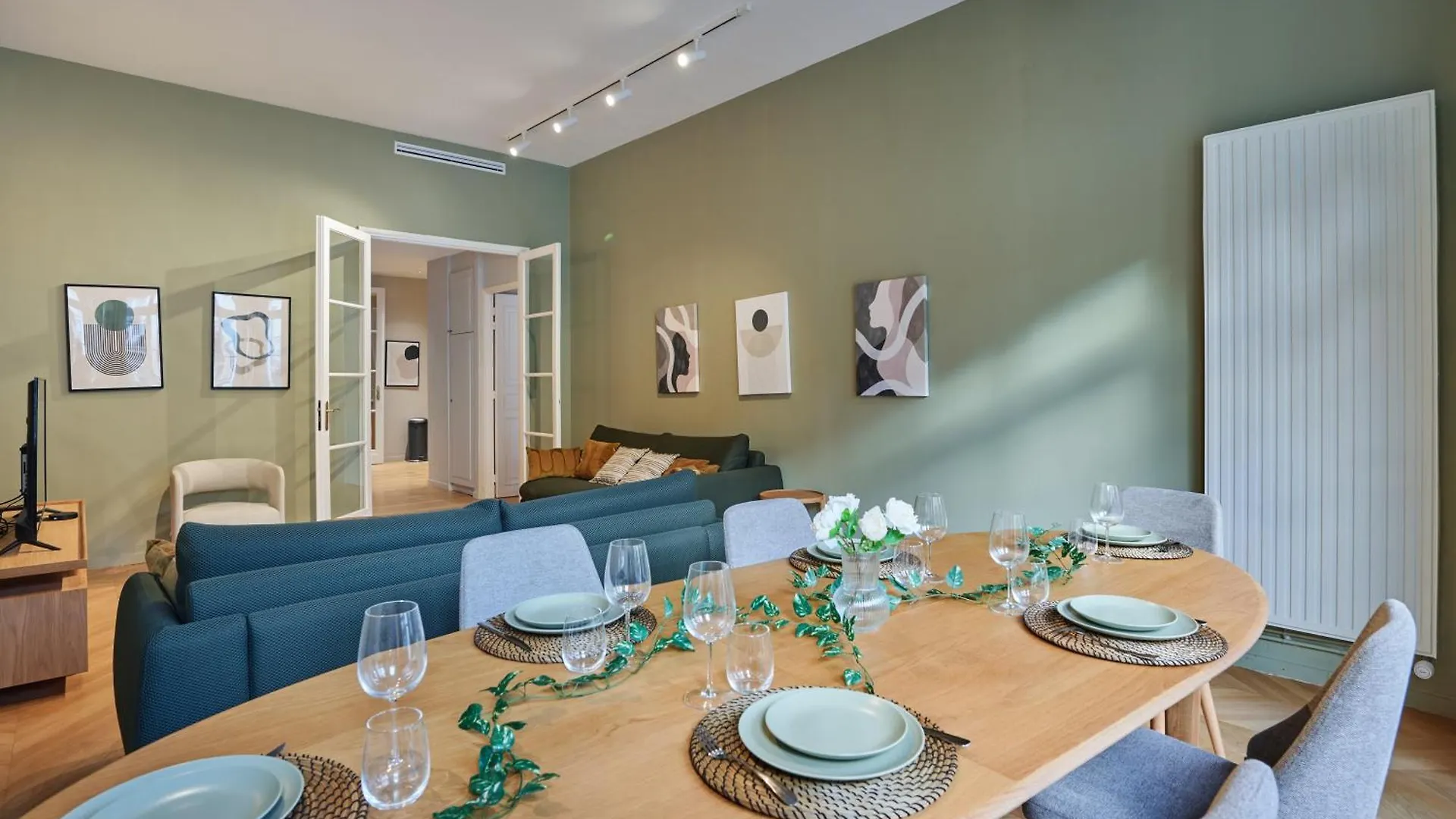 Elegant 2-Bedroom Apartment - Trocadero Paříž